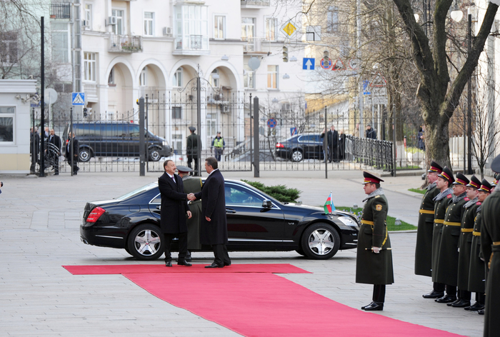 В Киеве состоялась официальная церемония встречи Президента Азербайджана Ильхама Алиева (ФОТО)