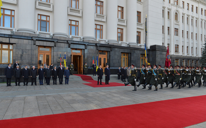 В Киеве состоялась официальная церемония встречи Президента Азербайджана Ильхама Алиева (ФОТО)