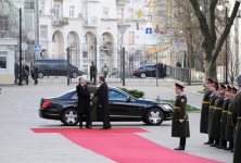 В Киеве состоялась официальная церемония встречи Президента Азербайджана Ильхама Алиева (ФОТО)