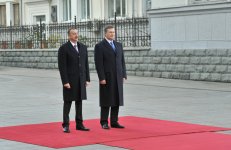 В Киеве состоялась официальная церемония встречи Президента Азербайджана Ильхама Алиева (ФОТО)