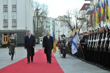 В Киеве состоялась официальная церемония встречи Президента Азербайджана Ильхама Алиева (ФОТО)