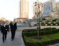 Президент Азербайджана ознакомился с работами, проведенными в парке Гейдара Алиева в Киеве (ФОТО)