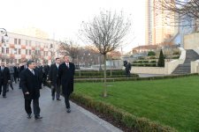 Президент Азербайджана ознакомился с работами, проведенными в парке Гейдара Алиева в Киеве (ФОТО)