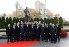 Президент Азербайджана ознакомился с работами, проведенными в парке Гейдара Алиева в Киеве (ФОТО)