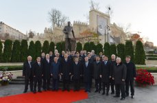 Президент Азербайджана ознакомился с работами, проведенными в парке Гейдара Алиева в Киеве (ФОТО)