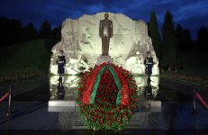 Президент Беларуси в Баку почтил память  общенационального лидера Гейдара Алиева (ФОТО)