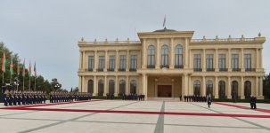 В Баку состоялась церемония официальной встречи президента Беларуси (ФОТО)