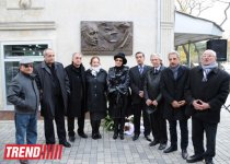 В Баку состоялось открытие барельефа Расима Оджагова (фото)