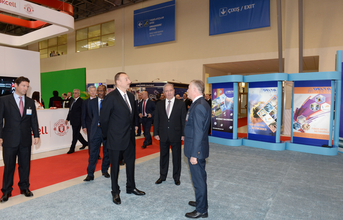 Президент Азербайджана ознакомился с выставкой "BakuTel-2013" (ФОТО)