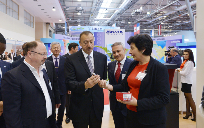 Президент Азербайджана ознакомился с выставкой "BakuTel-2013" (ФОТО)