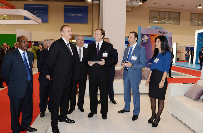 Президент Азербайджана ознакомился с выставкой "BakuTel-2013" (ФОТО)