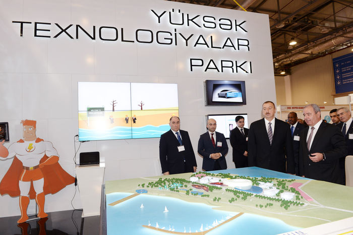Президент Азербайджана ознакомился с выставкой "BakuTel-2013" (ФОТО)
