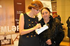 В Баку прошла презентация книги Ганиры Пашаевой "Ученые, изменившие мир" (ФОТО)