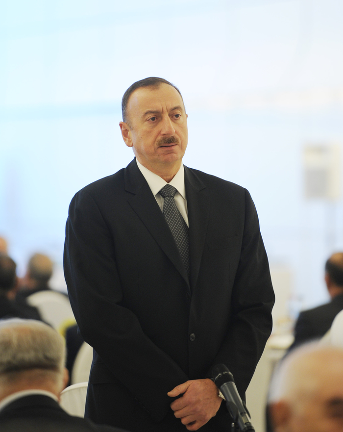 От имени Президента Азербайджана дан эхсан в связи с днем кончины общенационального лидера Гейдара Алиева  (ФОТО)
