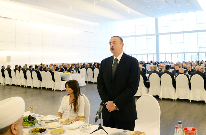 От имени Президента Азербайджана дан эхсан в связи с днем кончины общенационального лидера Гейдара Алиева  (ФОТО)