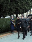 Президент Азербайджана и его супруга посетили могилу общенационального лидера Гейдара Алиева (версия 2) (ФОТО)