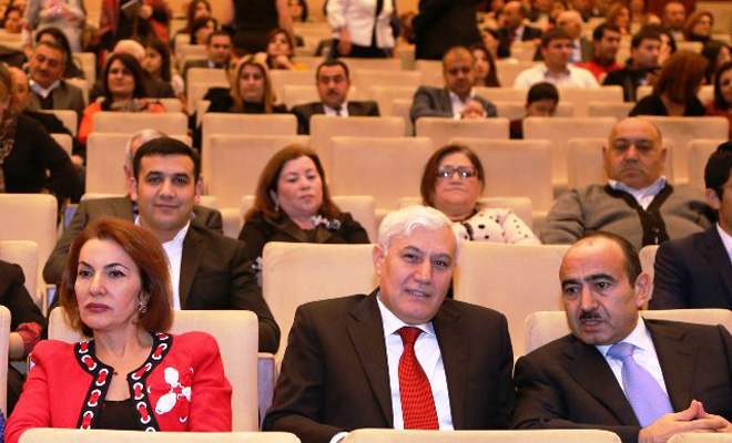 Бейимханым Велиева покорила зрителей первым соло-концертом "Yollara yağış yağır" (ВИДЕО-ФОТО)