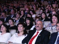 Бейимханым Велиева покорила зрителей первым соло-концертом "Yollara yağış yağır" (ВИДЕО-ФОТО)