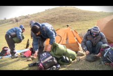 Участники экстремального реалити-шоу "Sinaq" попали в снегопад и замерзли  (ФОТО)