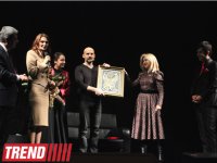 В Баку выступил турецкий юморист и шоумен Аталай Демирчи: "Ребёнок - аутист - Быть вместе!" (ФОТО)