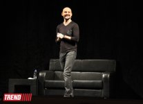 В Баку выступил турецкий юморист и шоумен Аталай Демирчи: "Ребёнок - аутист - Быть вместе!" (ФОТО)