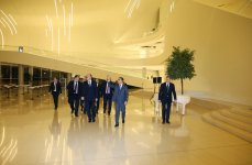 Президент Дагестана ознакомился с Центром Гейдара Алиева (ФОТО)