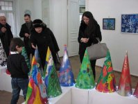 В Баку открылась выставка "Моя елка": красочные, живописные и колоритные работы (ФОТО)