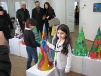 В Баку открылась выставка "Моя елка": красочные, живописные и колоритные работы (ФОТО)