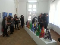 В Баку открылась выставка "Моя елка": красочные, живописные и колоритные работы (ФОТО)
