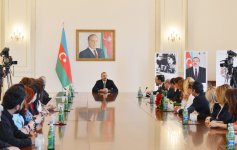 Президенту Азербайджана вручена премия «Человек 2013 года» Фонда Нацгероя Чингиза Мустафаева и Группы компаний ANS (ФОТО)