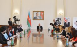 Президенту Азербайджана вручена премия «Человек 2013 года» Фонда Нацгероя Чингиза Мустафаева и Группы компаний ANS (ФОТО)