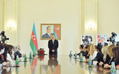 Президенту Азербайджана вручена премия «Человек 2013 года» Фонда Нацгероя Чингиза Мустафаева и Группы компаний ANS (ФОТО)