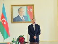 Президенту Азербайджана вручена премия «Человек 2013 года» Фонда Нацгероя Чингиза Мустафаева и Группы компаний ANS (ФОТО)