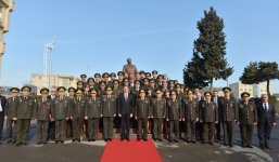 Президент Азербайджана ознакомился с работами по строительству и реконструкции в военном городке Особой государственной службы охраны (ФОТО)