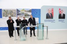 Президент Азербайджана Ильхам Алиев принял участие в церемонии подачи питьевой воды в Гейгель (ФОТО)