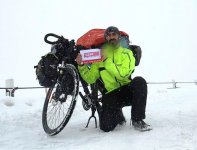 Флаг Азербайджана и вымпел Trend на горе Казбек (ФОТО)