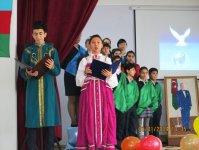 Бакинские школьники представили спектакль, посвященный дружбе Азербайджана и России (фото)