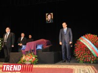 Фирангиз Шарифову аплодисментами проводили в последний путь: "Я безумно люблю вас всех!" (ФОТО)
