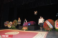 Фирангиз Шарифову аплодисментами проводили в последний путь: "Я безумно люблю вас всех!" (ФОТО)