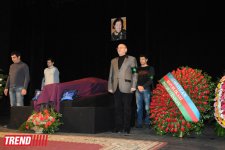 Фирангиз Шарифову аплодисментами проводили в последний путь: "Я безумно люблю вас всех!" (ФОТО)