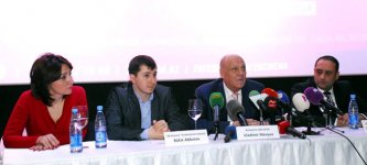 Владимир Меньшов в Баку: "Мне очень приятно видеть, как бакинцы встречают своего знаменитого земляка" (ФОТО)
