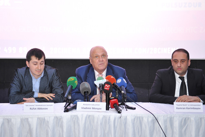 Владимир Меньшов в Баку: "Мне очень приятно видеть, как бакинцы встречают своего знаменитого земляка" (ФОТО)