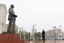 Президент Ильхам Алиев посетил памятник Гейдара Алиева в Сумгайыте (ФОТО)