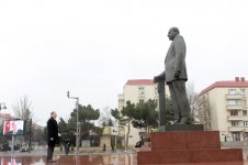 Президент Ильхам Алиев посетил памятник Гейдара Алиева в Сумгайыте (ФОТО)