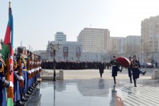 Президент Азербайджана и его супруга приняли участие в церемонии поминовения памяти жертв Ходжалинской трагедии (ФОТО)