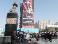 Президент Азербайджана и его супруга приняли участие в церемонии поминовения памяти жертв Ходжалинской трагедии (ФОТО)