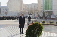 Президент Азербайджана и его супруга приняли участие в церемонии поминовения памяти жертв Ходжалинской трагедии (ФОТО)