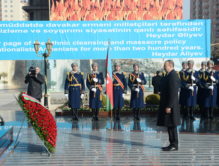 Президент Азербайджана и его супруга приняли участие в церемонии поминовения памяти жертв Ходжалинской трагедии (ФОТО)