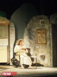 Премьера спектакля "Королева красоты Линена" в Баку: гнев, раздражение и череда монотонных дней (ФОТО)