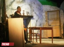 Премьера спектакля "Королева красоты Линена" в Баку: гнев, раздражение и череда монотонных дней (ФОТО)